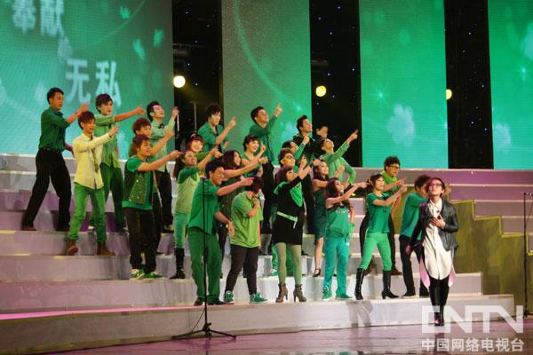 发几张我<em>女儿</em>在北京和周笔畅、<em>撒贝宁</em>彩排照片